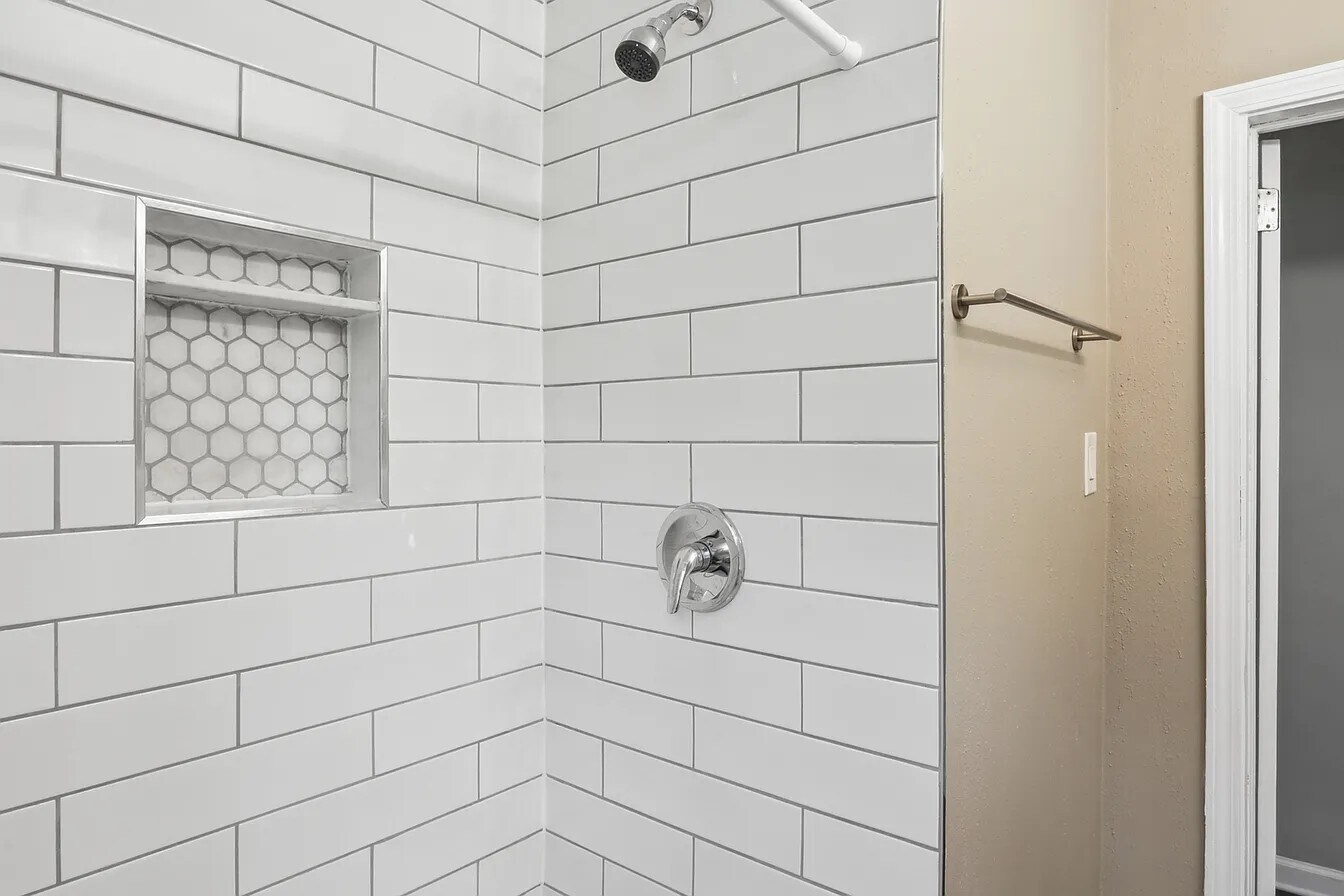 Building Photo - 1268 Eastland Rd SE