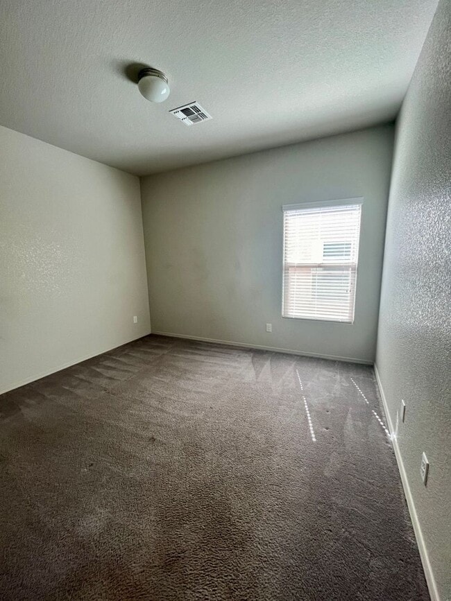 Building Photo - Super cute and clean home in Holiday