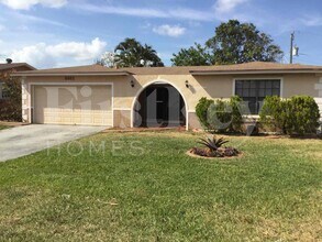 Building Photo - 8801 N Bermuda Dr
