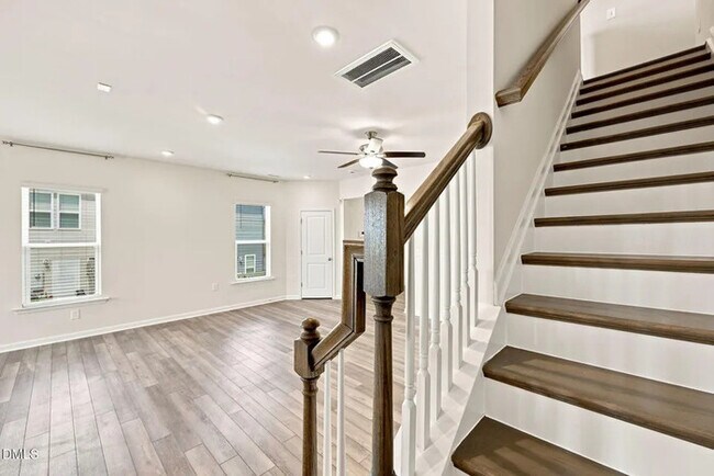 Building Photo - Lease OR Lease to Own
