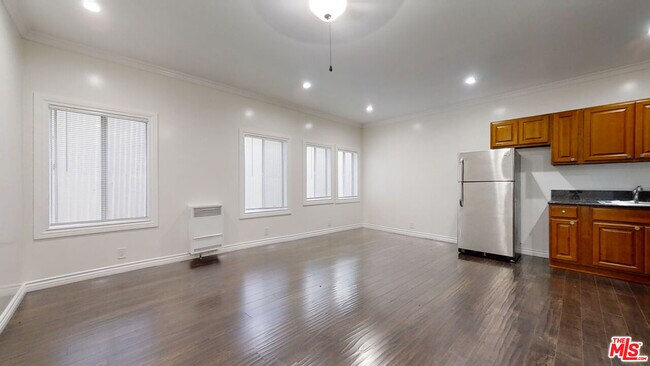 Building Photo - 507 Loma Dr