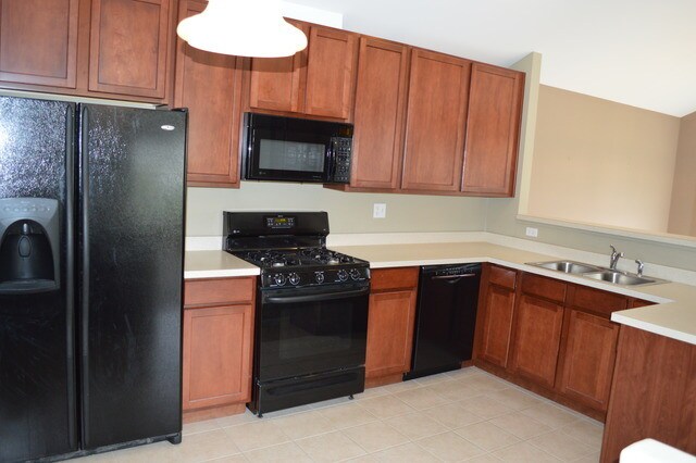 Building Photo - 696 S Rosehall Ln