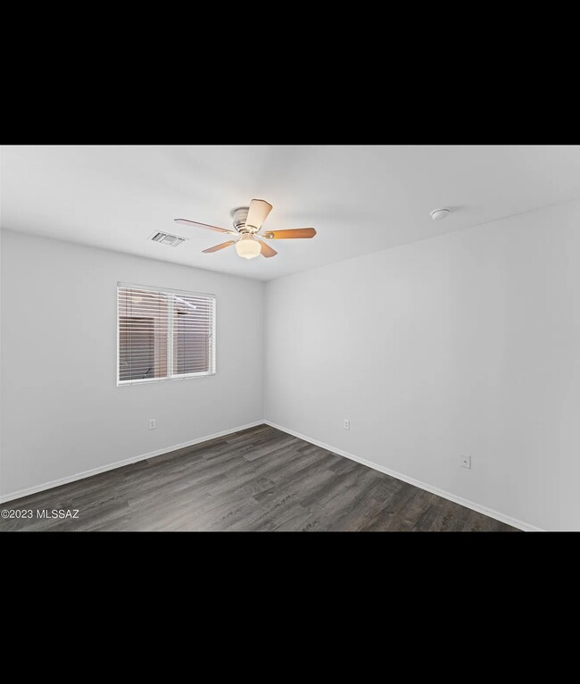 Building Photo - 878 W Placita El Cauce Rico