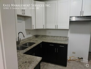 Building Photo - Charming and Spacious 1bed! Heat Included!