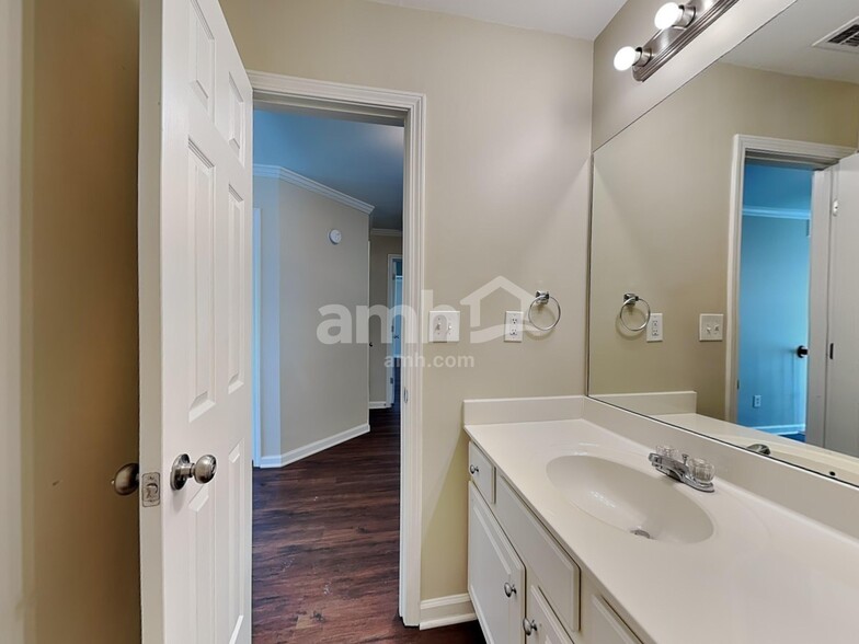 Building Photo - 306 Vinings Vintage Cir