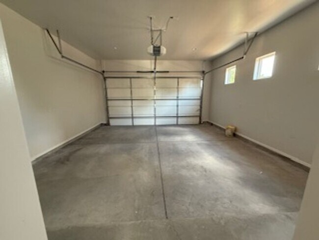 Building Photo - 1003 N Armijo St