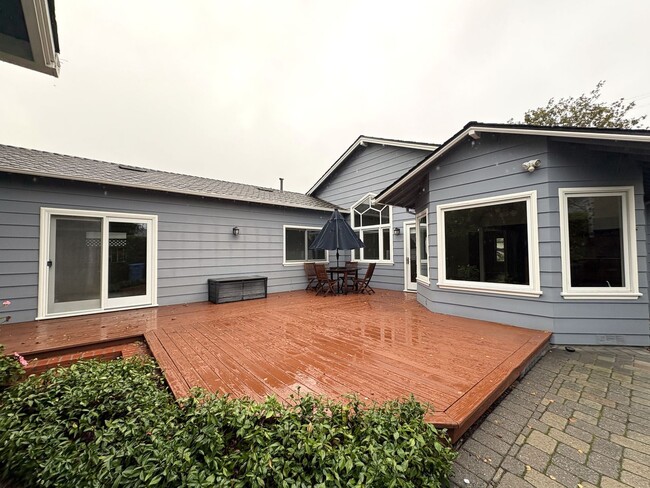 Building Photo - Beautifully Updated 3BD/2BA + Office Single-Family Home in Palo Alto