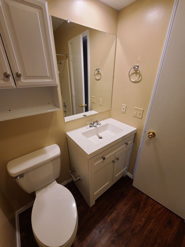 Building Photo - Magnolia Townhome
