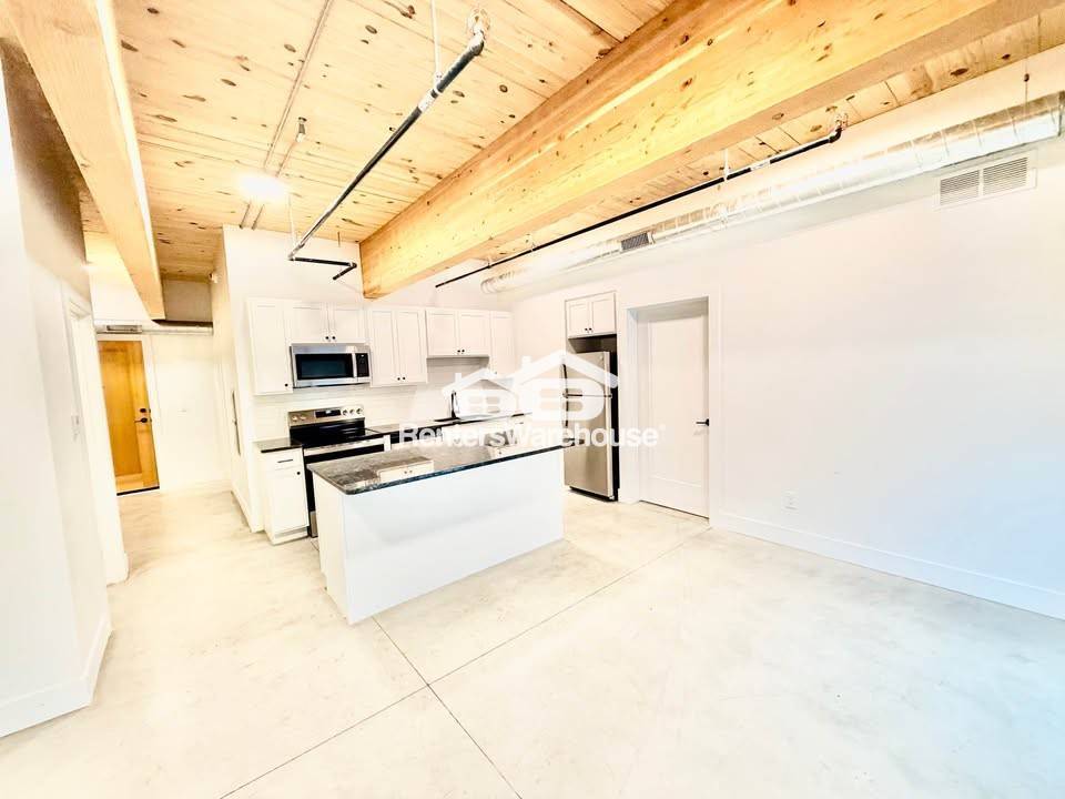 Building Photo - 2701 Ingersoll Ave