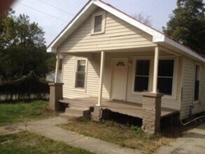 Building Photo - **AVAILABLE NOW**3 Bedroom / 2 Bathroom Ho...