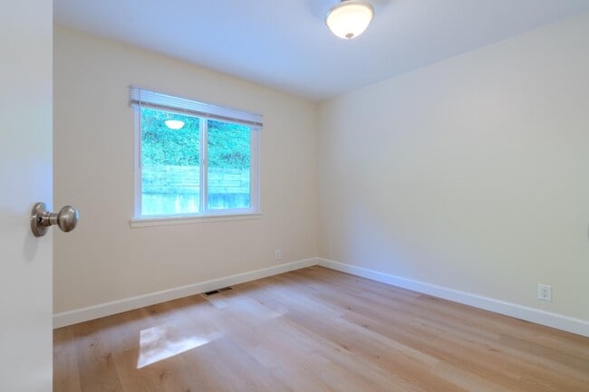 Building Photo - 1384 Rosita Rd