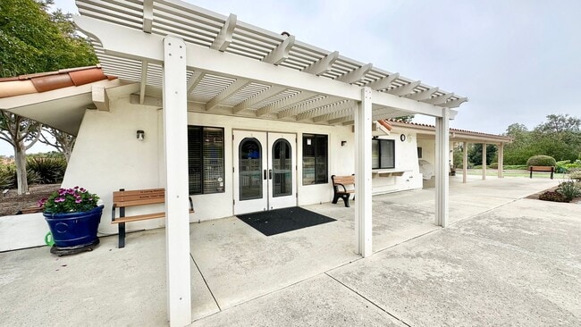 Building Photo - Wonderful Single-Story with Lots of Space ...