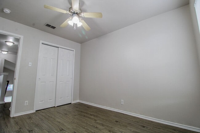 Building Photo - 9331 Gillcross Way