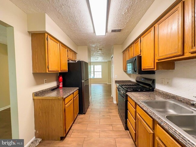 Building Photo - 7218 Mahogany Dr