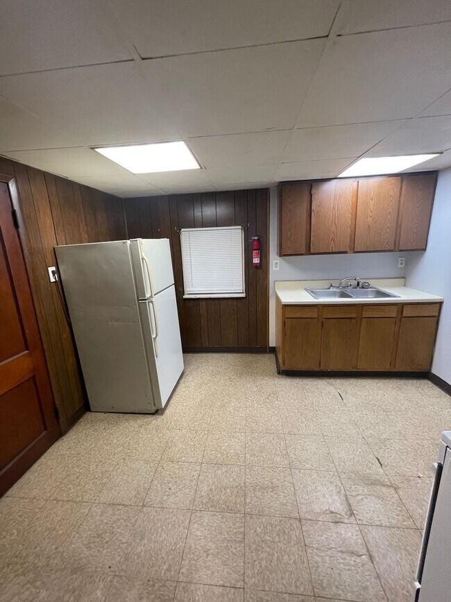 Building Photo - 1600 McClure St