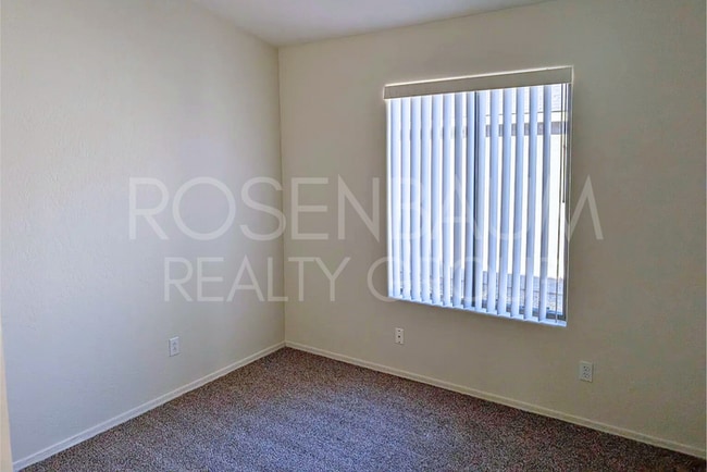 Building Photo - Beautiful 3-bedrooms, 2-baths home in the ...