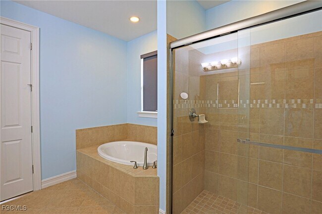 Building Photo - 8100 Banyan Breeze Way