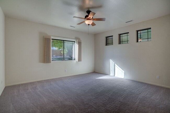 Building Photo - 3 Bedroom, 2 Bath Home in Prescott!