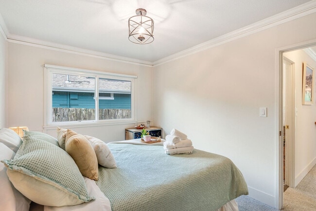 Building Photo - 4459 Brygger Dr W