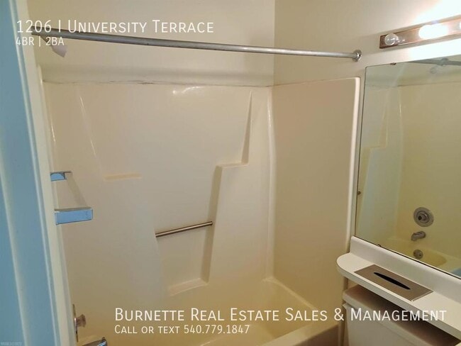 Building Photo - 1206 University Terrace