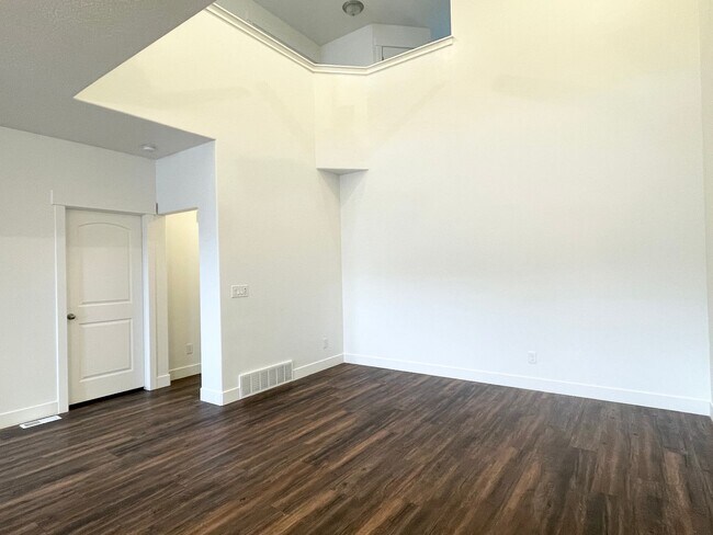 Building Photo - Beautiful Poolside Townhome at The Exchange!