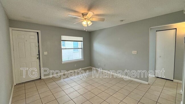 Building Photo - 209 7th St S