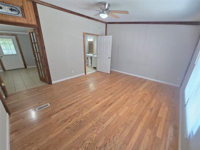 Building Photo - 185 S Valley Dr