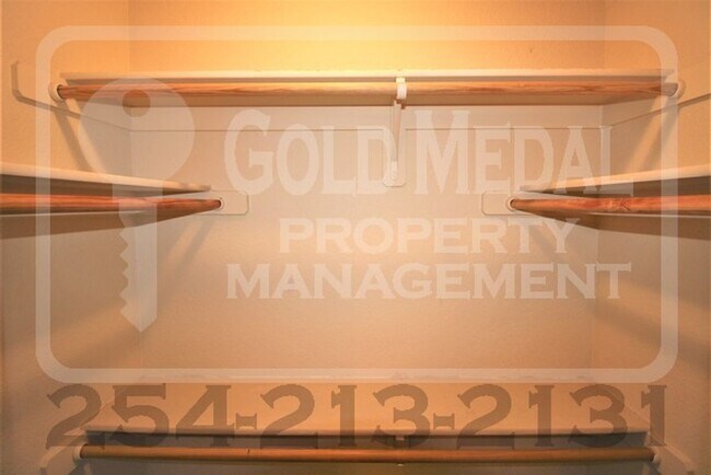Building Photo - 401 Hedy Dr