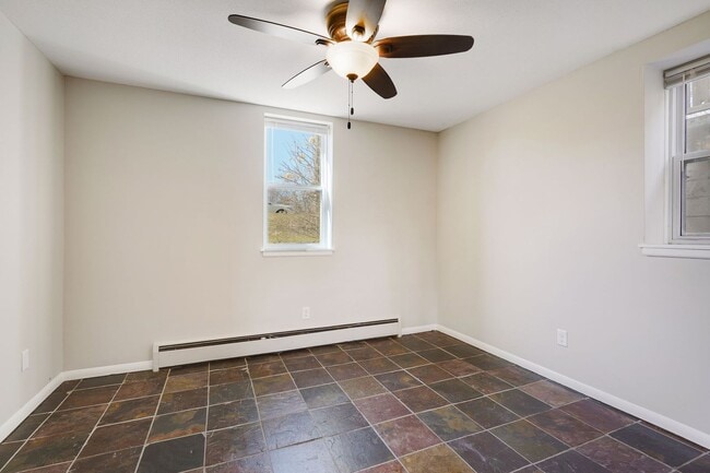 Building Photo - Remodeled Garden 2 bedroom