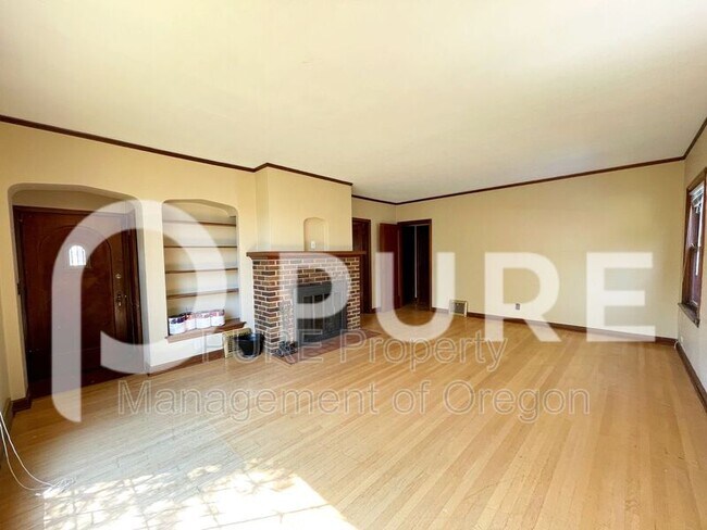 Building Photo - 6945 NE Sacramento St