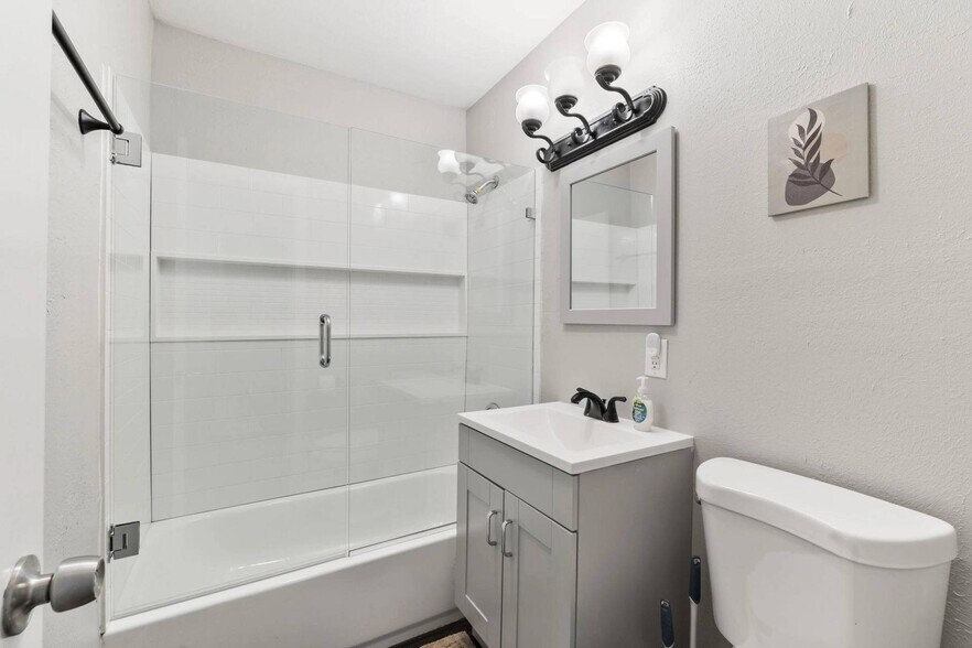 Building Photo - 4731 E Castlewood Dr