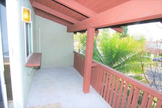 Building Photo - 2nd Floor 2 Bedroom Condo in Gated Communi...