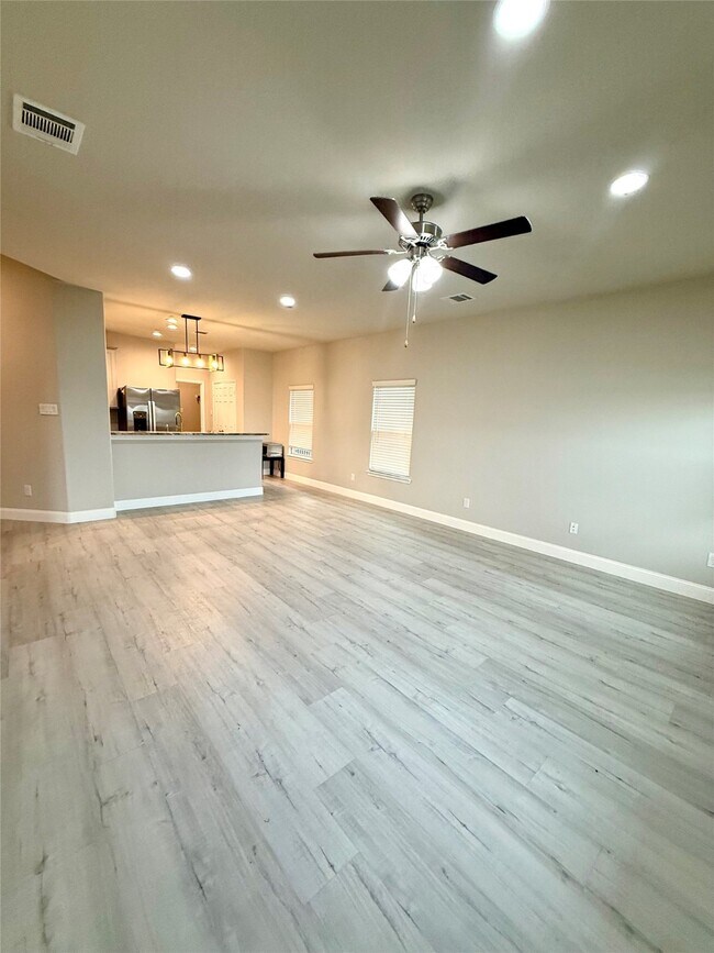 Building Photo - 141 Eliana Shores Dr