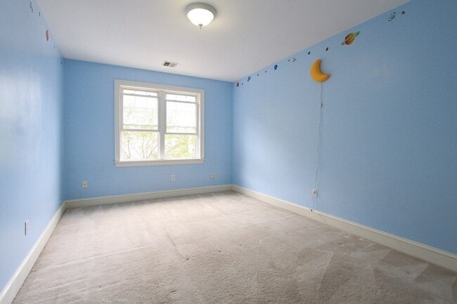 Building Photo - 6 Adams St