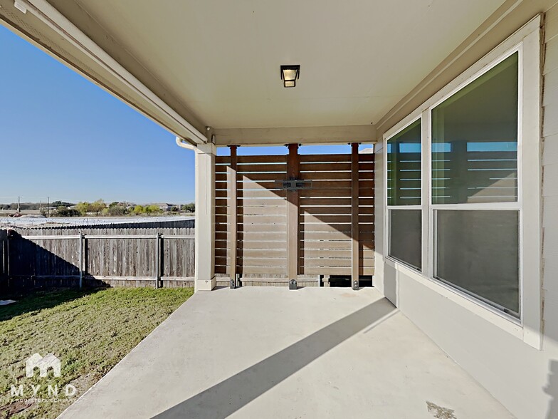 Building Photo - 5805 Sardinia Dr