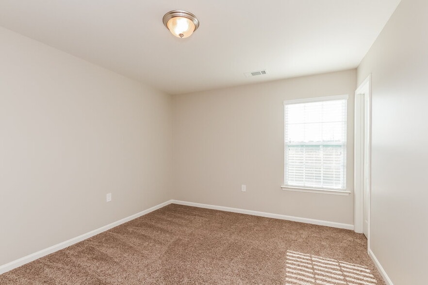 Building Photo - 1537 Summer View Ln