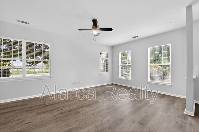 Building Photo - 9520 Kings Parade Blvd