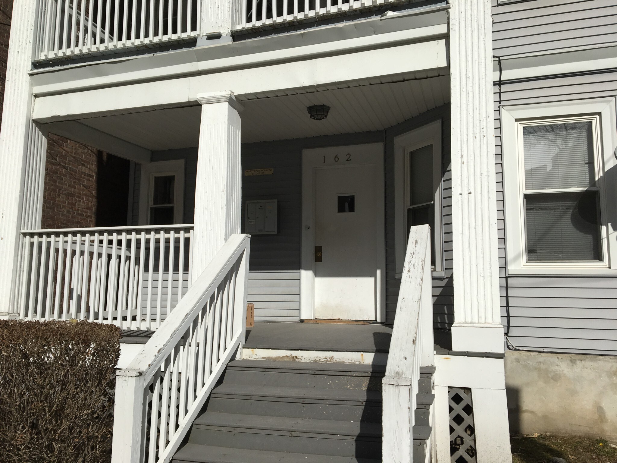 Building Photo - 162 Kelton St