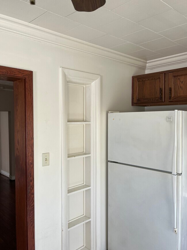 Building Photo - 216 Rochelle Ave