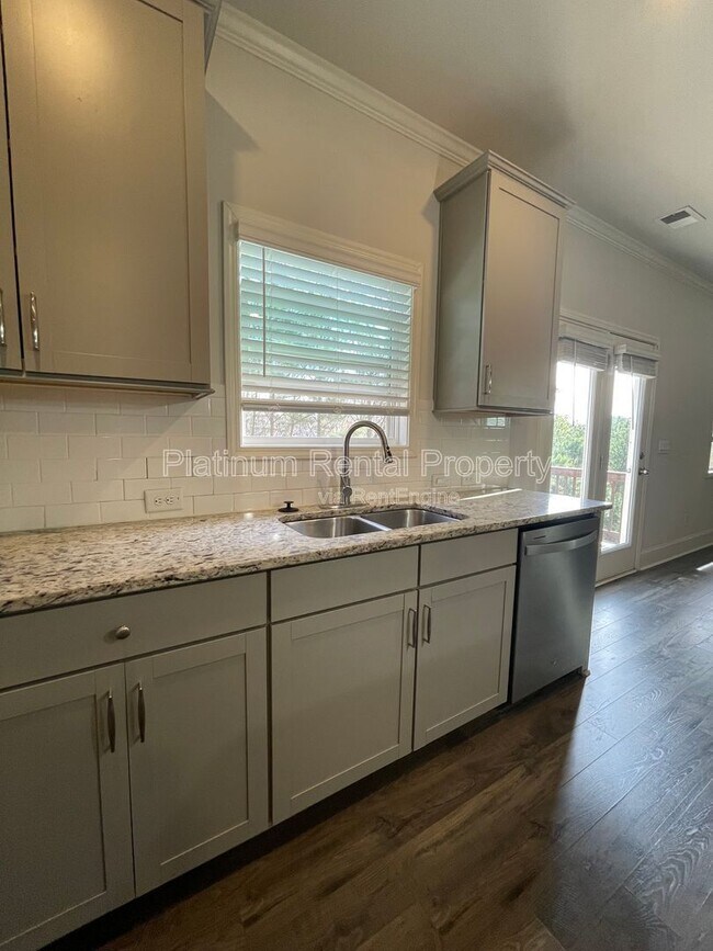 Building Photo - 1616 Chancery Ln