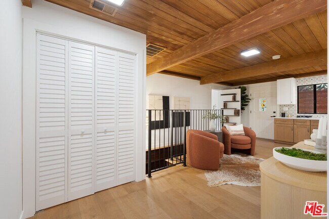 Building Photo - 8506 Oak Ct