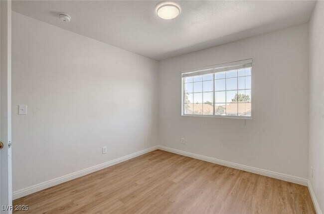 Building Photo - 1441 Iron Springs Dr