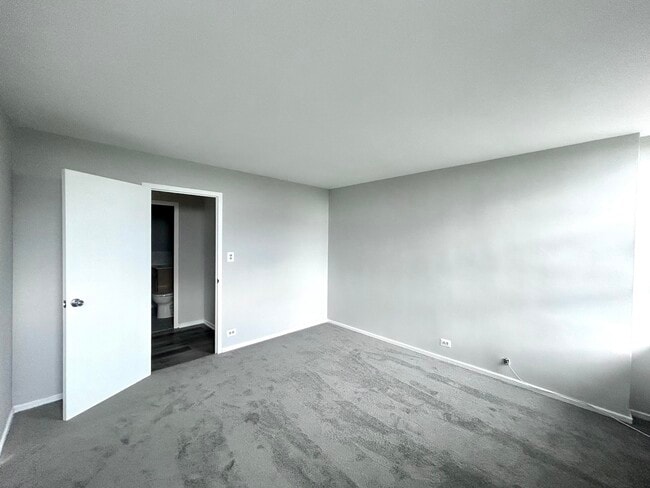 Building Photo - 3950 N Lake Shore Dr
