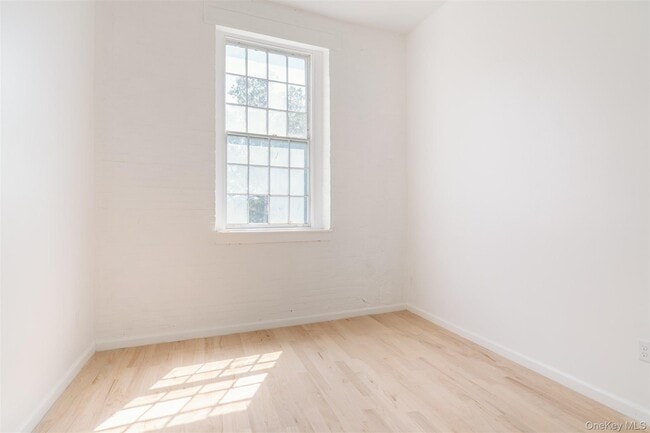 Building Photo - 155 River St