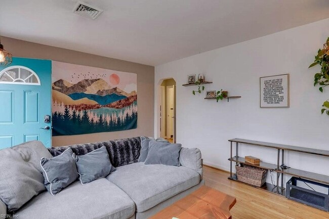 Building Photo - 171 W Bay Ave