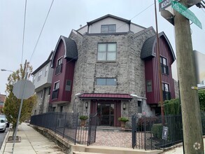 Building Photo - Beautiful 2 Bedroom Available Summer 2019