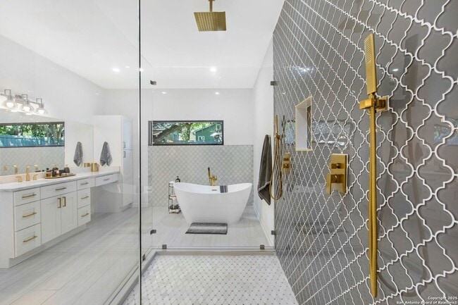 Building Photo - 423 College Blvd