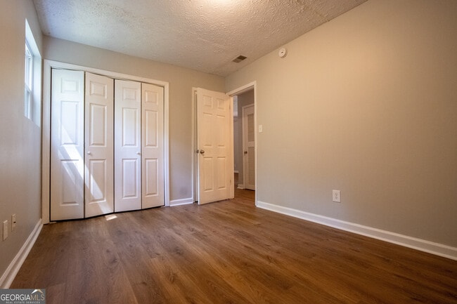 Building Photo - 207 Rustwood Dr