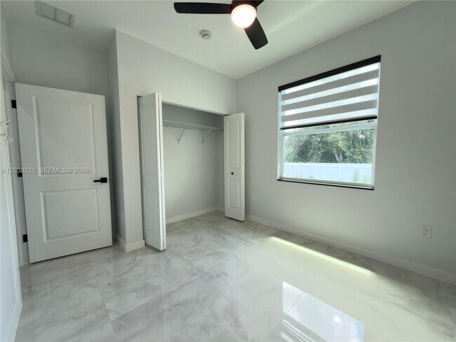 Building Photo - 1111 Gunby Ave S