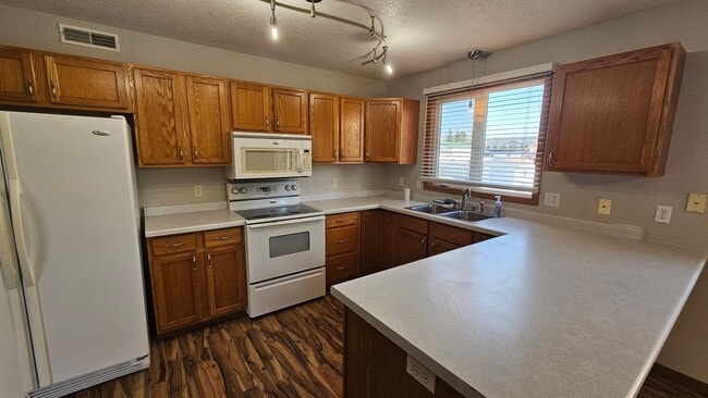 Building Photo - Beautiful Single Family Home
